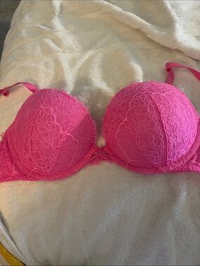Victoria's Secret Dream Angels Hot Pink Lace Push-Up Bra